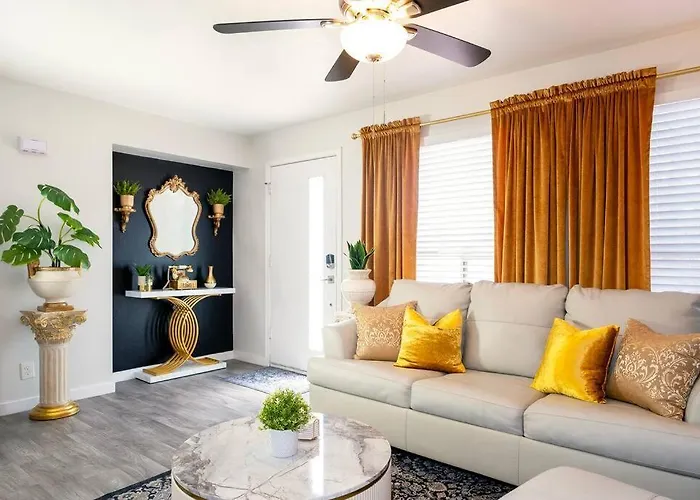 Golden - King Bed & Swimming Pool! * Tempe